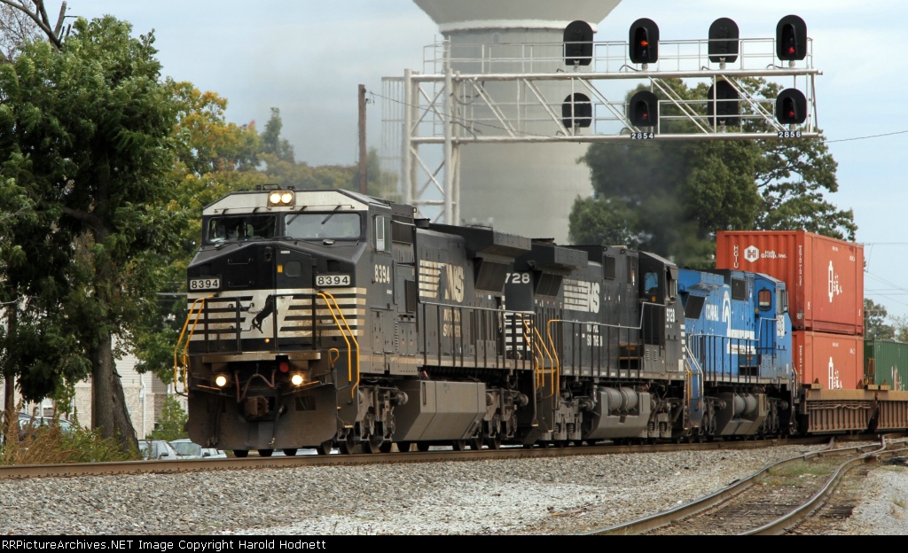 NS 8394 leads train 213 past the signals at Aycock